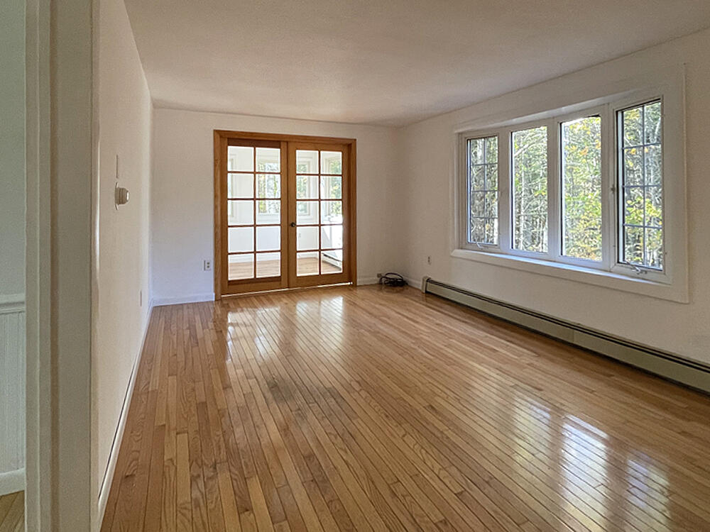 178 Lower Cross Road Nobleboro, ME 04555 - Photo 23 of 50 Living Room