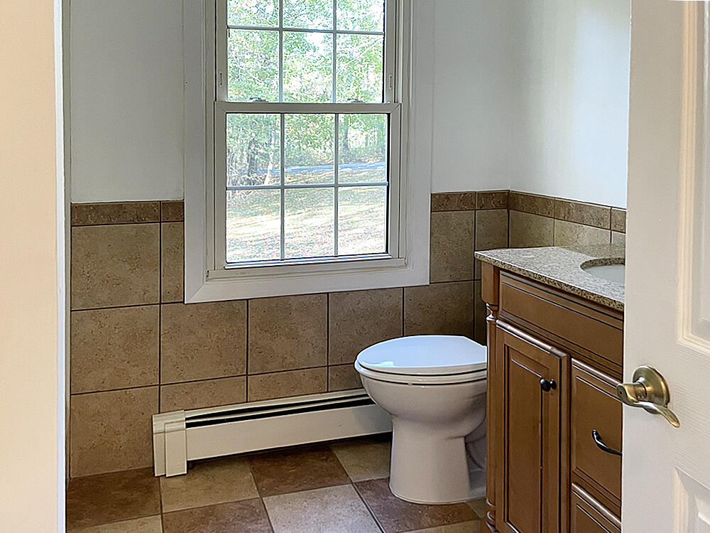 178 Lower Cross Road Nobleboro, ME 04555 - Photo 39 of 50 Ensuite Bath