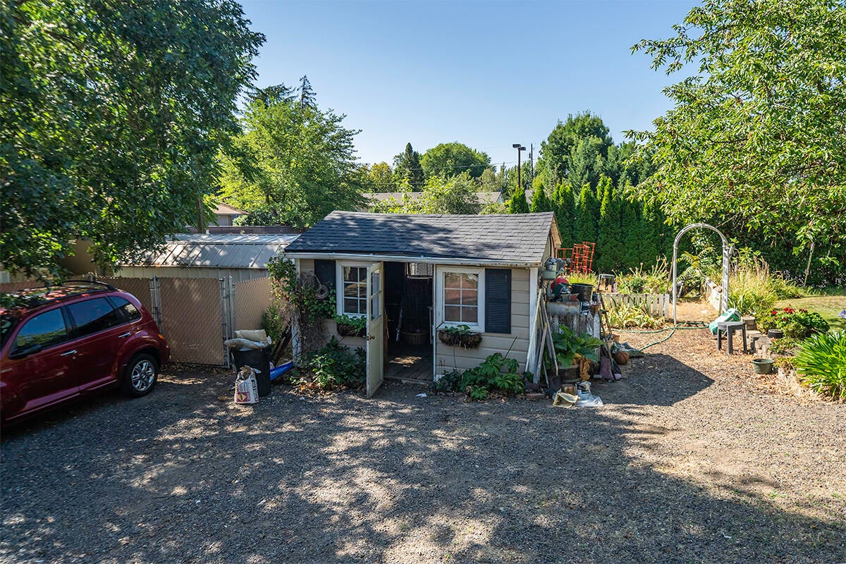 1406 Ridge Way Medford, OR 97504 - Photo 25 of 34 DSC09565