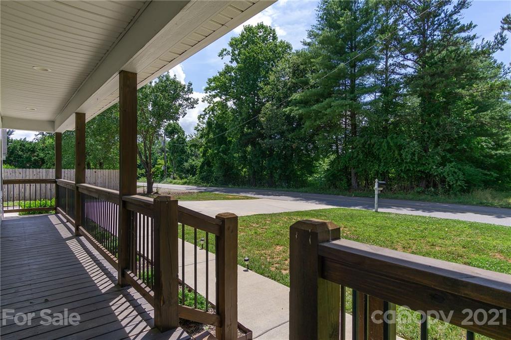 1108 Alexander Road Leicester, NC 28748 - Photo 5 of 30 Gallery Image 5