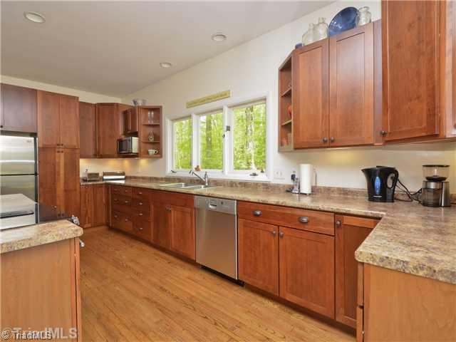 8102 Hunting Cog Road Oak Ridge, NC 27310 - Photo 5 of 16 Kitchen.