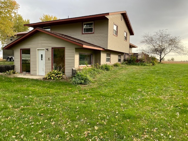 926 McCoy Road Amboy, IL 61310 - Photo 6 of 25 a front view of a house with a yard
