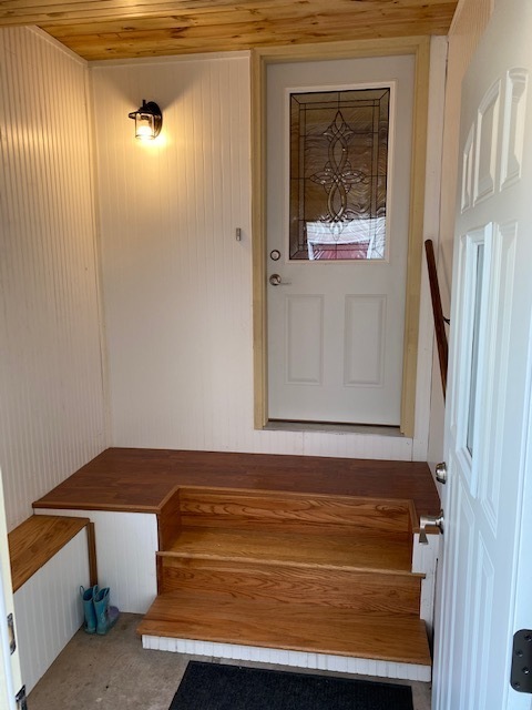 926 McCoy Road Amboy, IL 61310 - Photo 7 of 25 a view of room with window and a potted plant