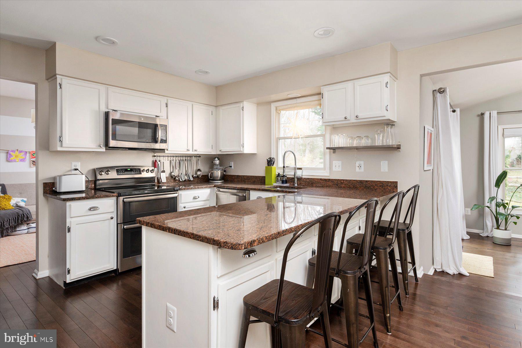 304 Pytchley Run Annapolis, MD 21403 - Photo 4 of 41 Kitchen- Stainless steel appliances and Granite