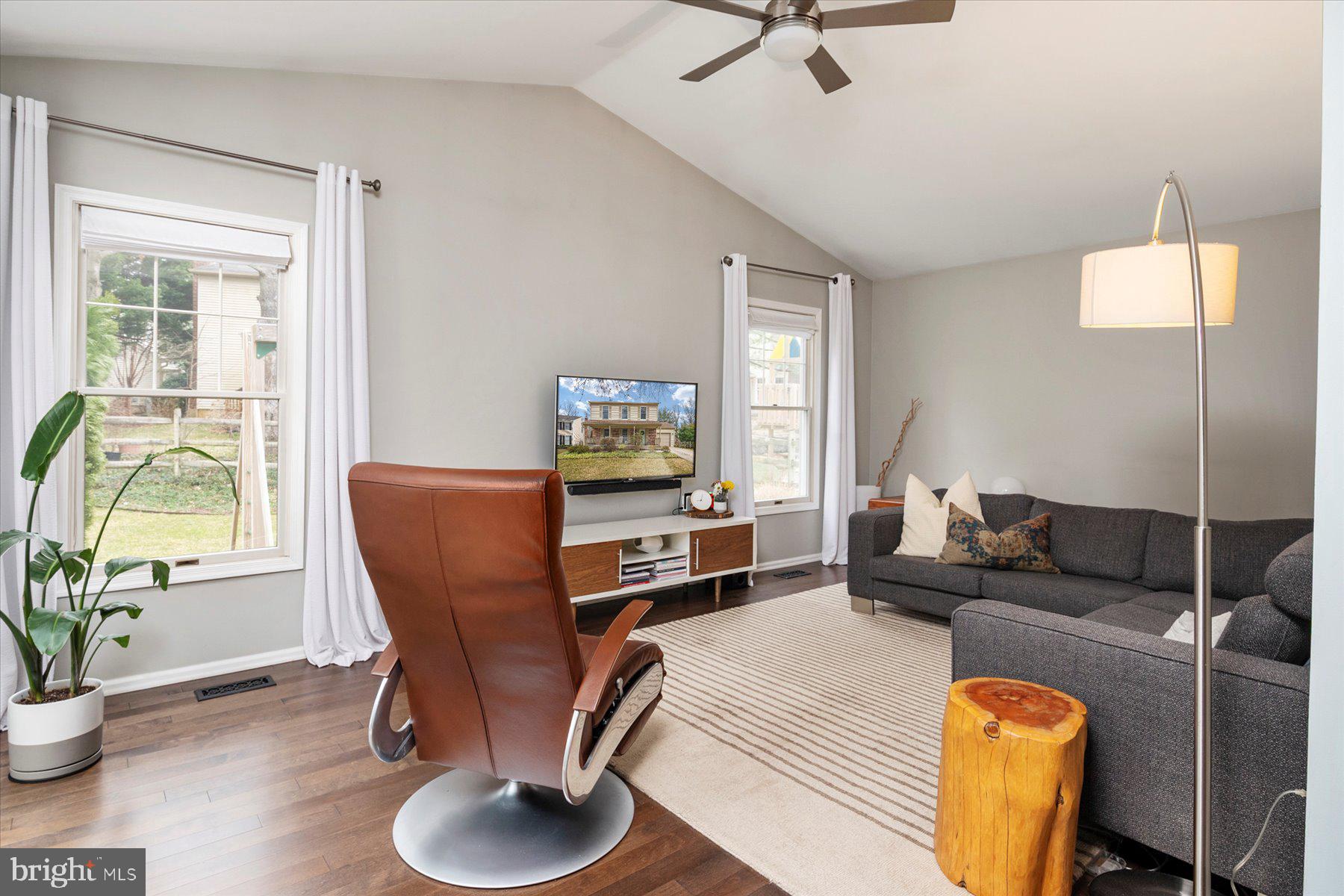 304 Pytchley Run Annapolis, MD 21403 - Photo 7 of 41 Living area