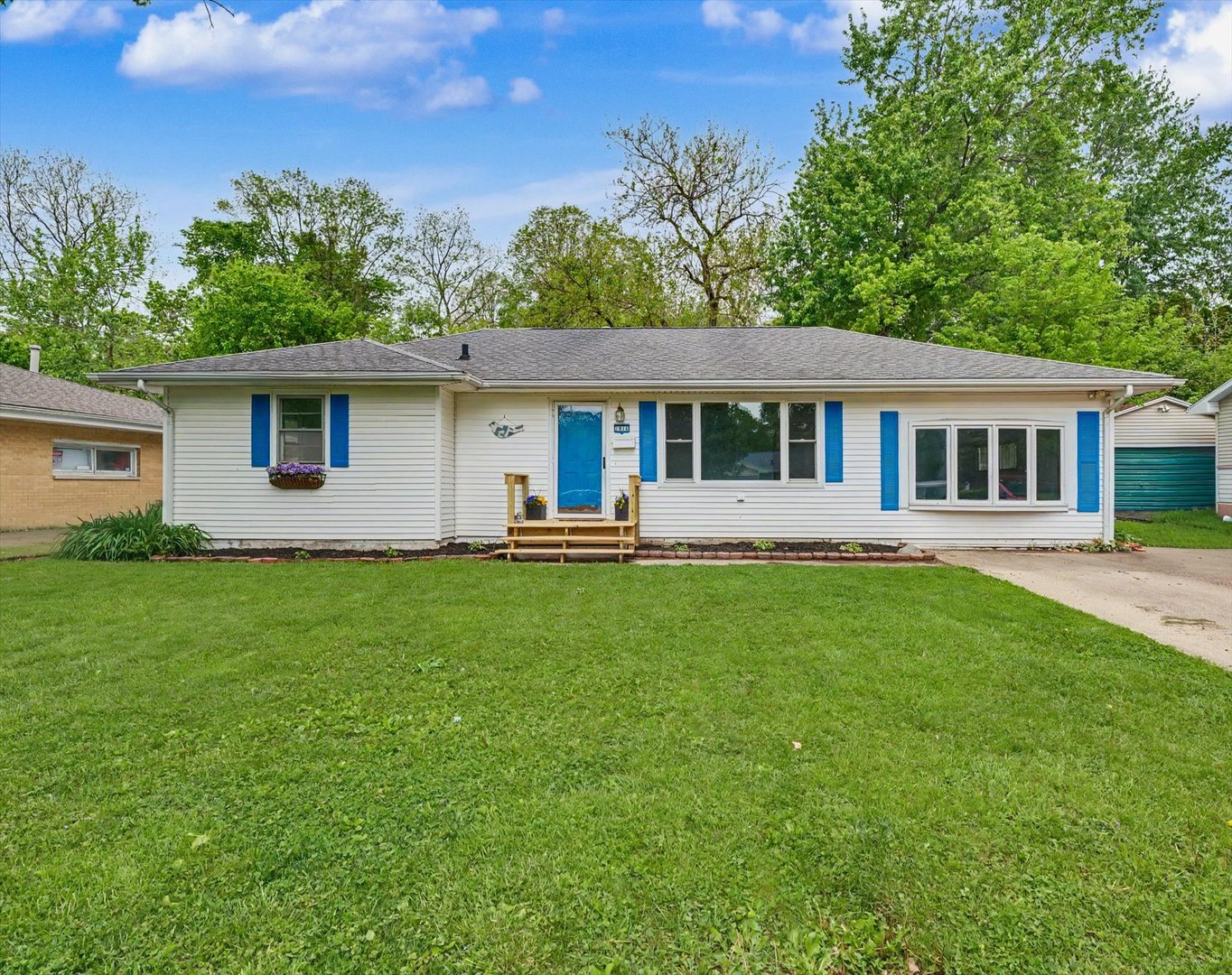 1916 Edison Street Danville, IL 61832 - Photo 2 of 29