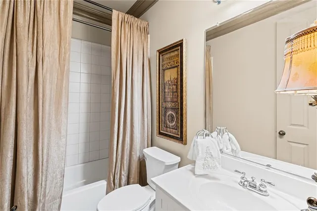 a view of a livingroom with furniture and windows