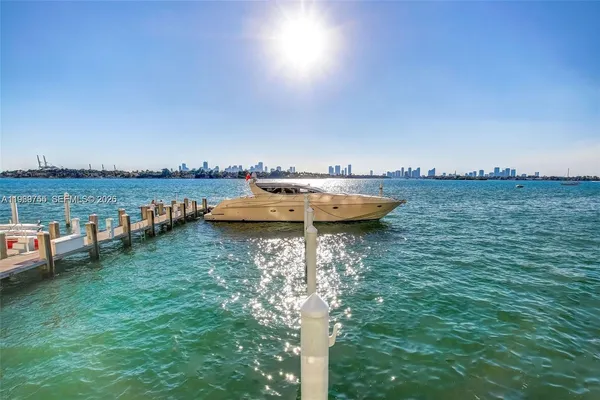 $2,300 | 1000 West Avenue, Unit 1501, Miami Beach, FL 33139