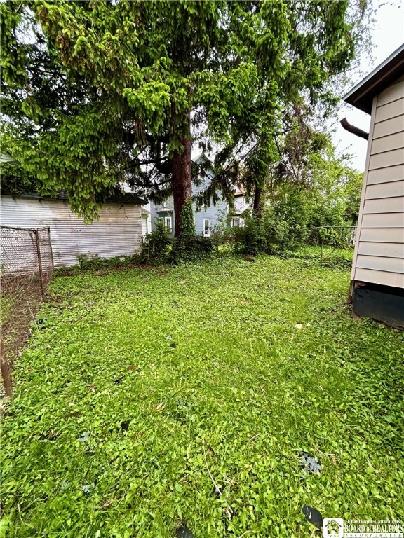 423 Plover Street Dunkirk, NY 14048 - Photo 4 of 28