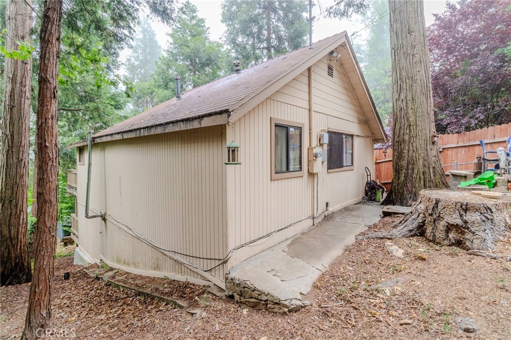 753 Woodland Road Crestline, CA 92325 - Photo 4 of 30
