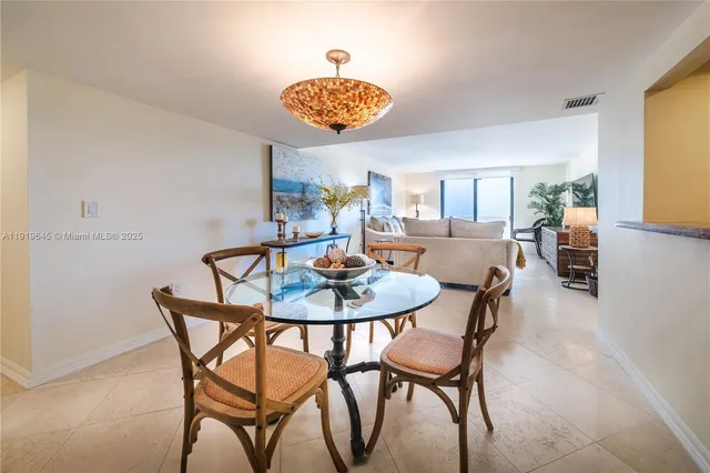 $725,000 | 1621 Collins Avenue, Unit 802, Miami Beach, FL 33139