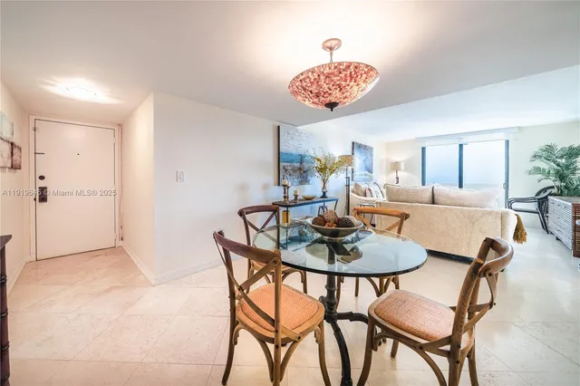 $725,000 | 1621 Collins Avenue, Unit 802, Miami Beach, FL 33139