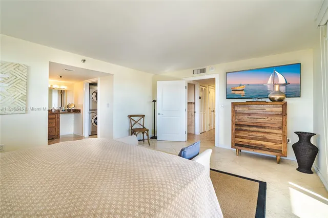 $725,000 | 1621 Collins Avenue, Unit 802, Miami Beach, FL 33139