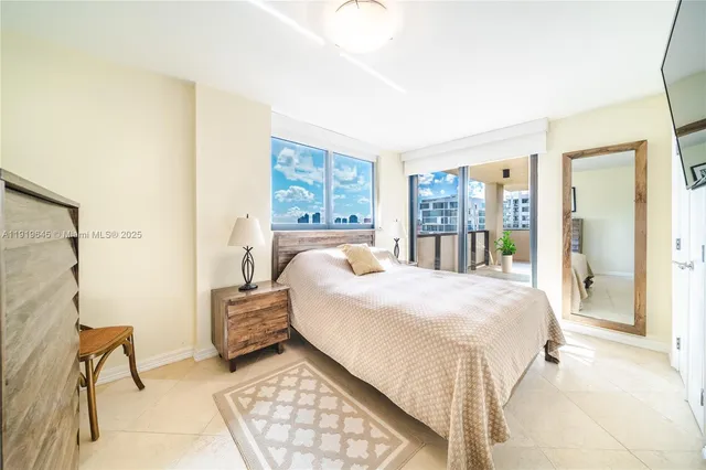 $725,000 | 1621 Collins Avenue, Unit 802, Miami Beach, FL 33139