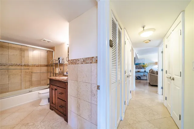 $725,000 | 1621 Collins Avenue, Unit 802, Miami Beach, FL 33139