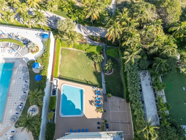 $725,000 | 1621 Collins Avenue, Unit 802, Miami Beach, FL 33139