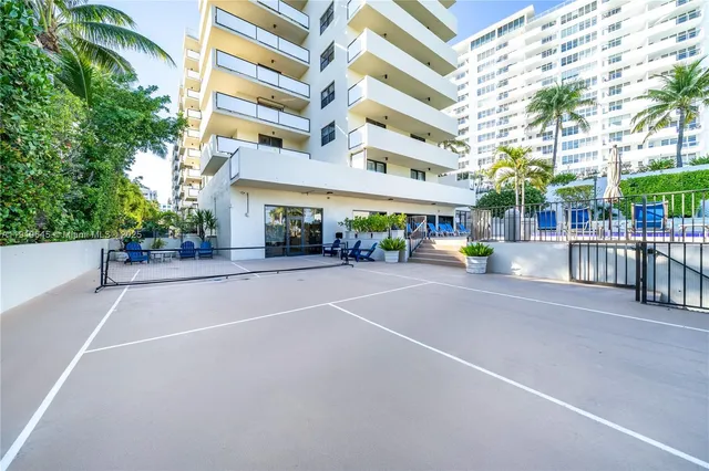 $725,000 | 1621 Collins Avenue, Unit 802, Miami Beach, FL 33139