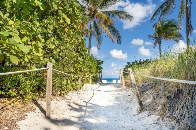 $725,000 | 1621 Collins Avenue, Unit 802, Miami Beach, FL 33139