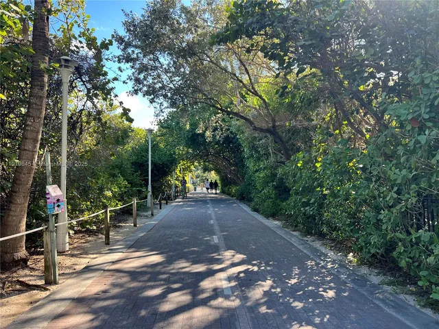 $725,000 | 1621 Collins Avenue, Unit 802, Miami Beach, FL 33139