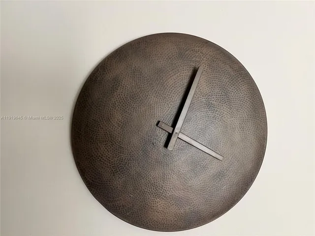 $725,000 | 1621 Collins Avenue, Unit 802, Miami Beach, FL 33139