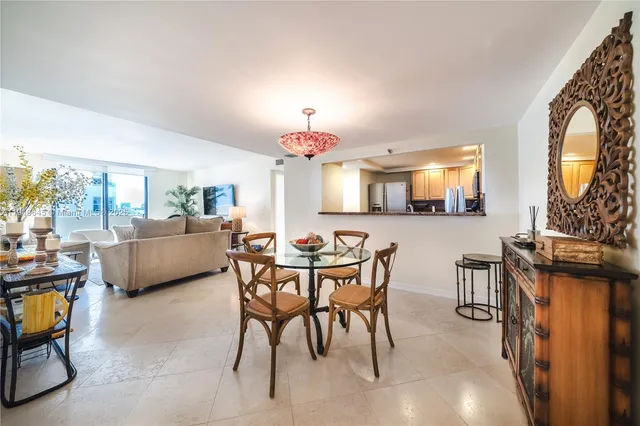 $725,000 | 1621 Collins Avenue, Unit 802, Miami Beach, FL 33139