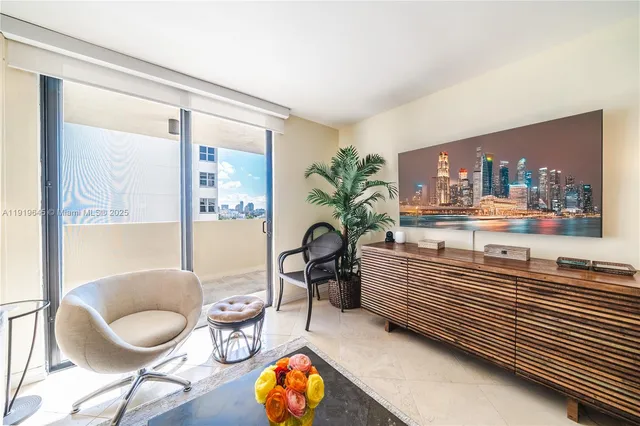 $725,000 | 1621 Collins Avenue, Unit 802, Miami Beach, FL 33139