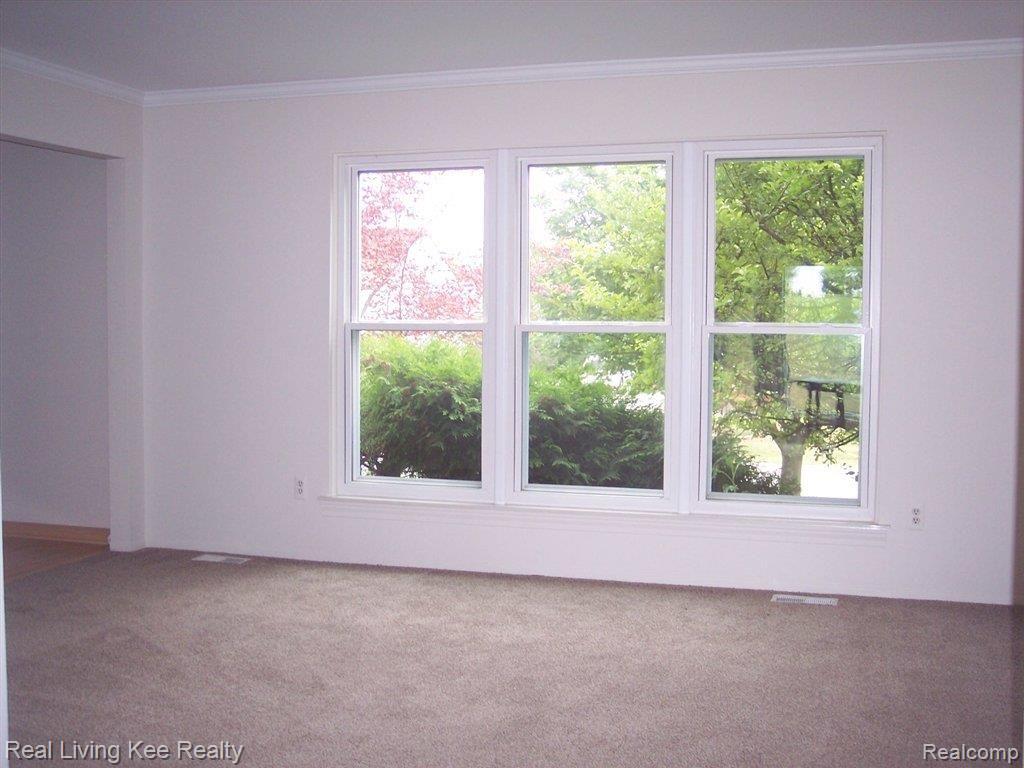 1633 Grandview Drive Rochester, MI 48306 - Photo 6 of 25 Living Room