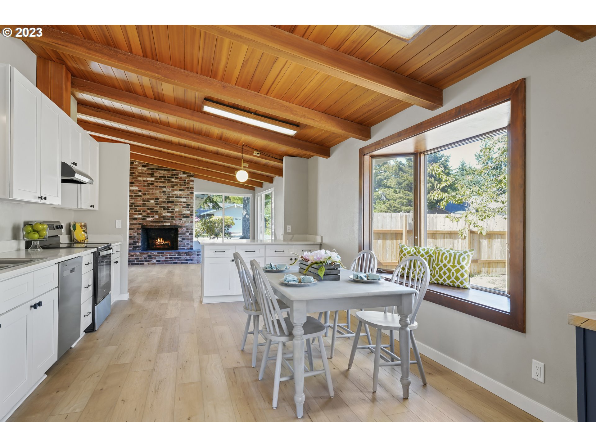 2232 24th Street Florence, OR 97439 - Photo 17 of 38 a dining room with furniture and window