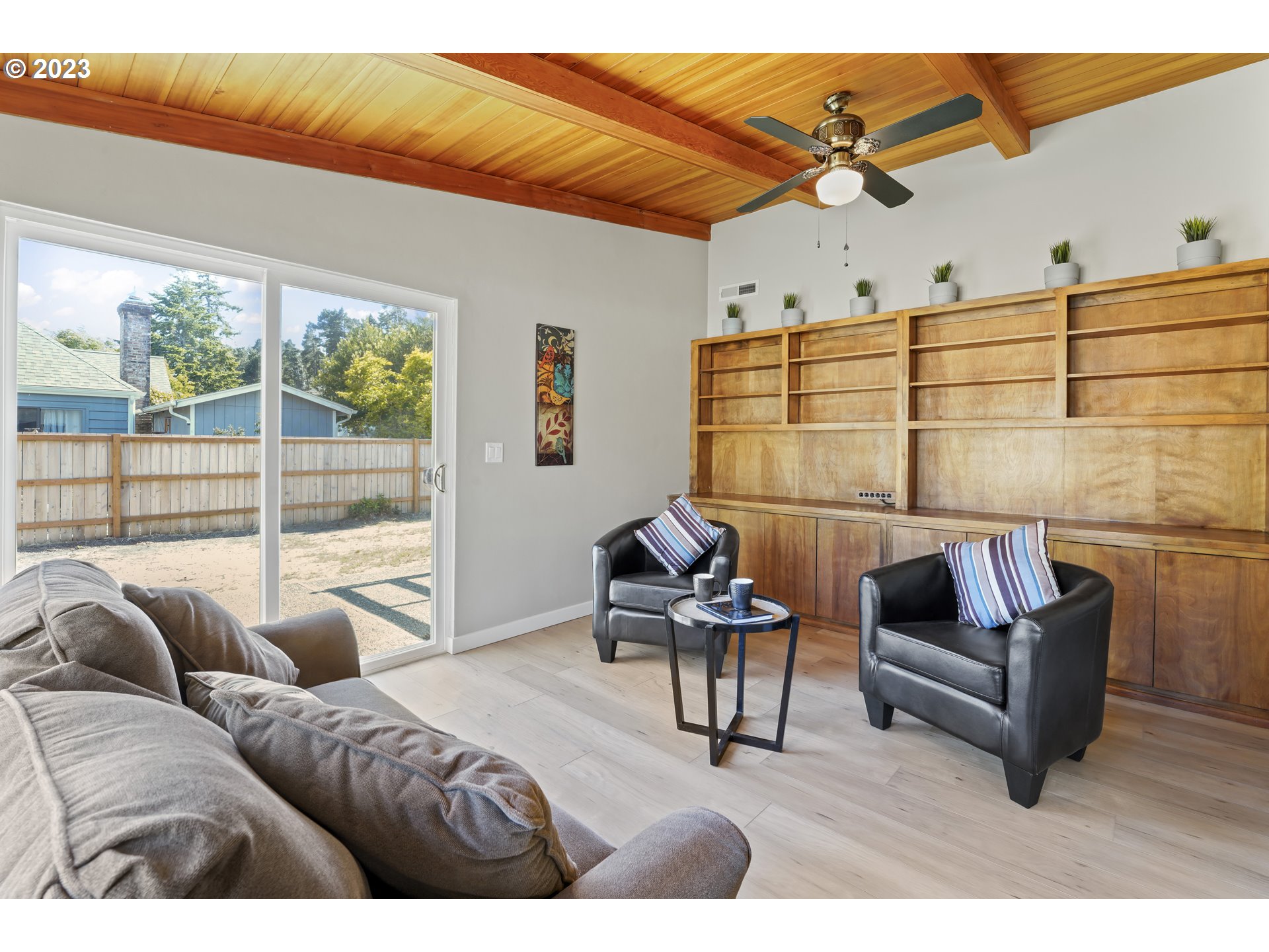 2232 24th Street Florence, OR 97439 - Photo 18 of 38 a living room with furniture