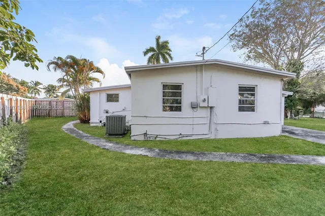 $2,770 | 1571 Northeast 44th Street, Pompano Beach, FL 33064