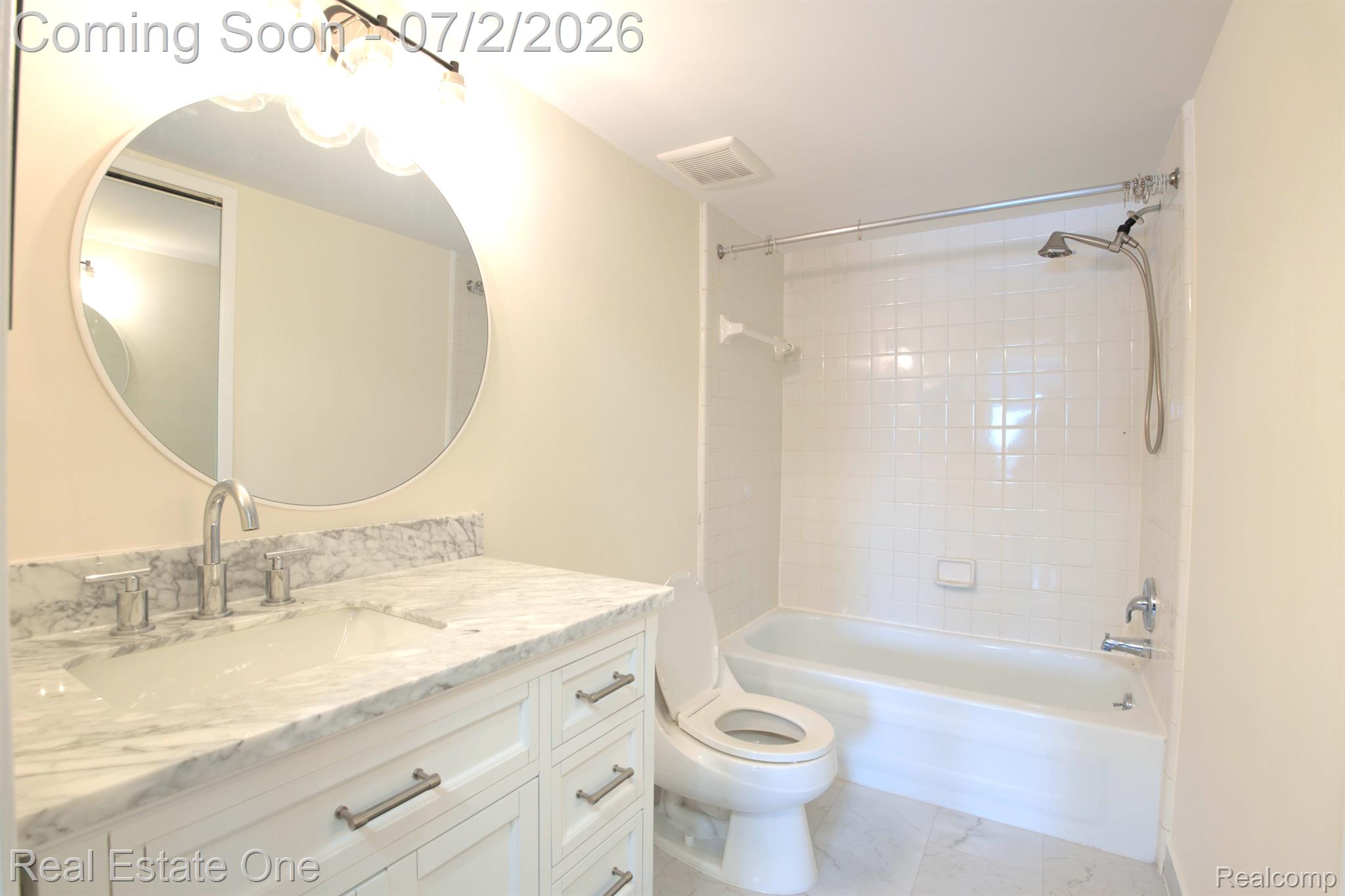 1944 Klingensmith Road, Unit 41 Bloomfield Hills, MI 48302 - Photo 17 of 25 Updated Primary Bath