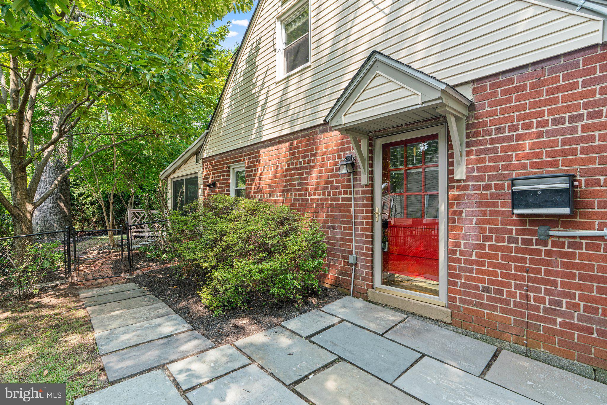 1605 Gridley Lane Silver Spring, MD 20902 - Photo 3 of 42