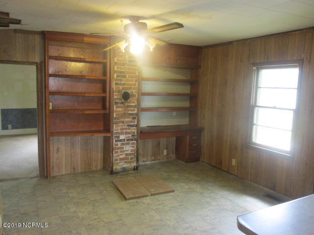2110 Oaks Road New Bern, NC 28560 - Photo 4 of 13 Dining Room
