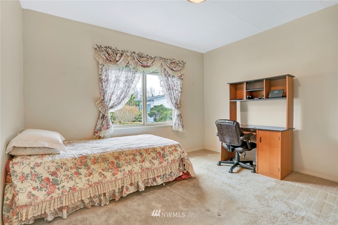 1121 Lake View Circle Bothell, WA 98021 - Photo 21 of 32