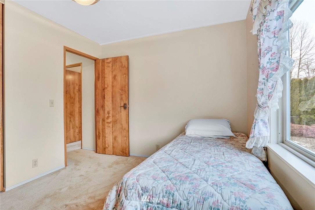 1121 Lake View Circle Bothell, WA 98021 - Photo 22 of 32
