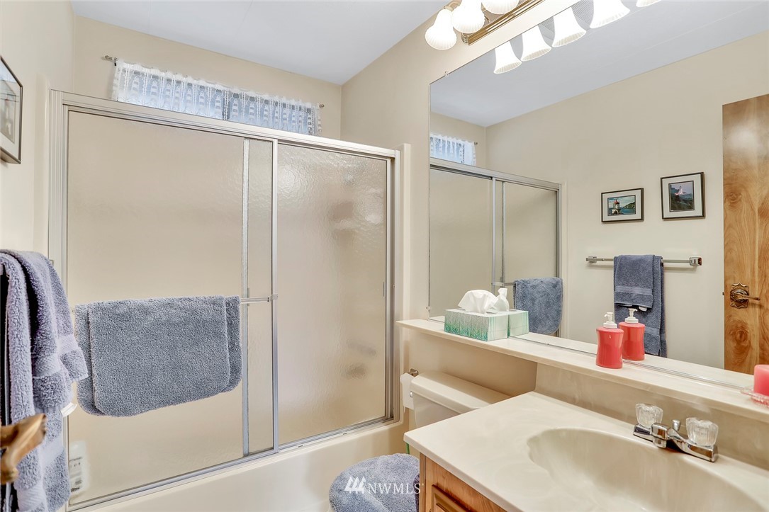 1121 Lake View Circle Bothell, WA 98021 - Photo 23 of 32