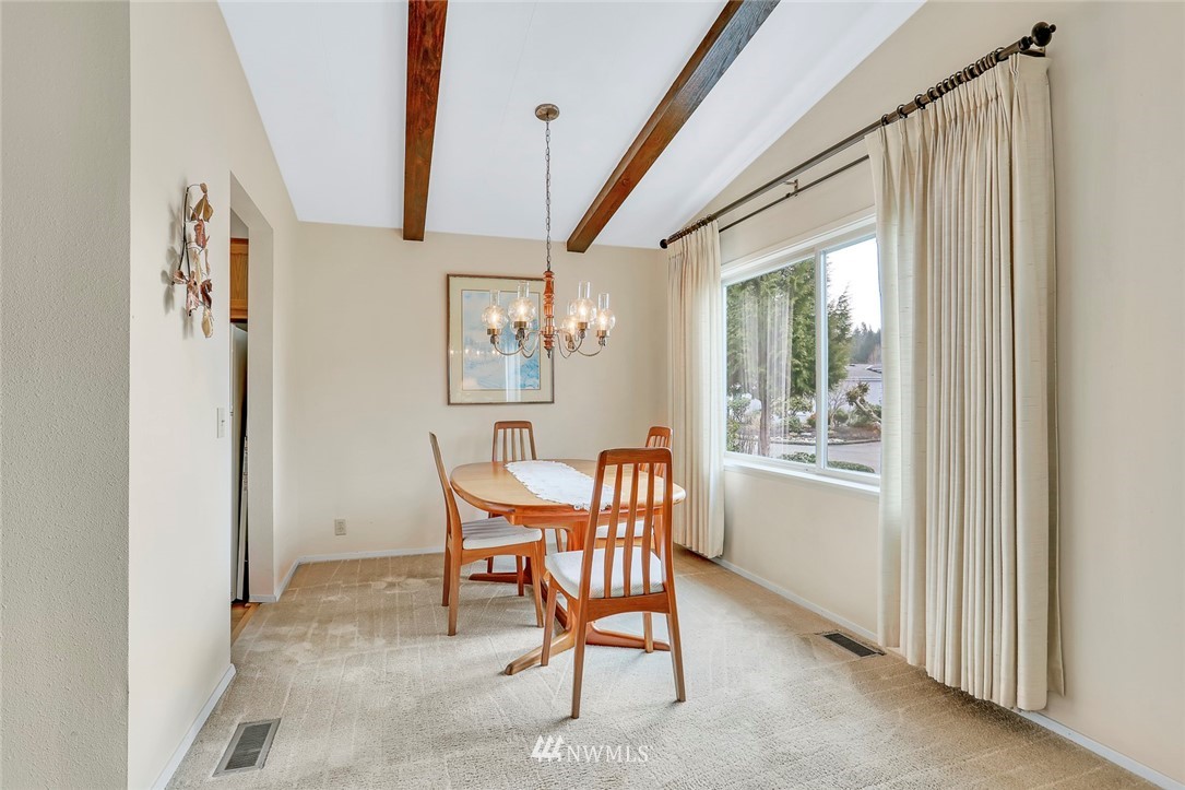 1121 Lake View Circle Bothell, WA 98021 - Photo 10 of 32