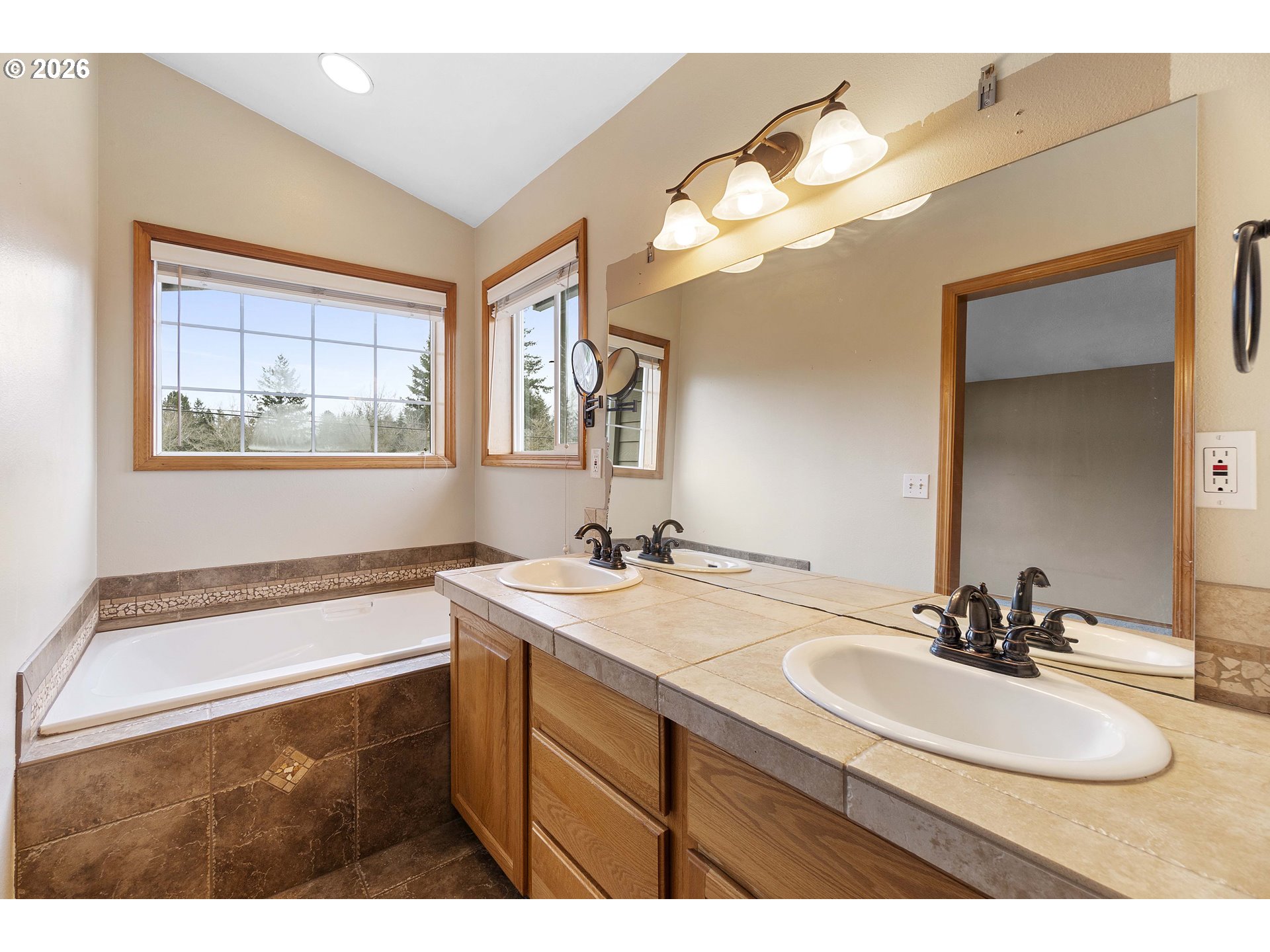 1027 Southeast Strebin Road Troutdale, OR 97060 - Photo 19 of 26 Bathroom