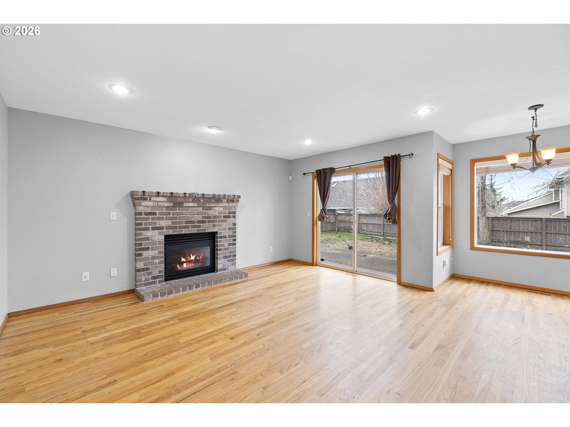 1027 Southeast Strebin Road Troutdale, OR 97060 - Photo 9 of 26 Fireplace Gas