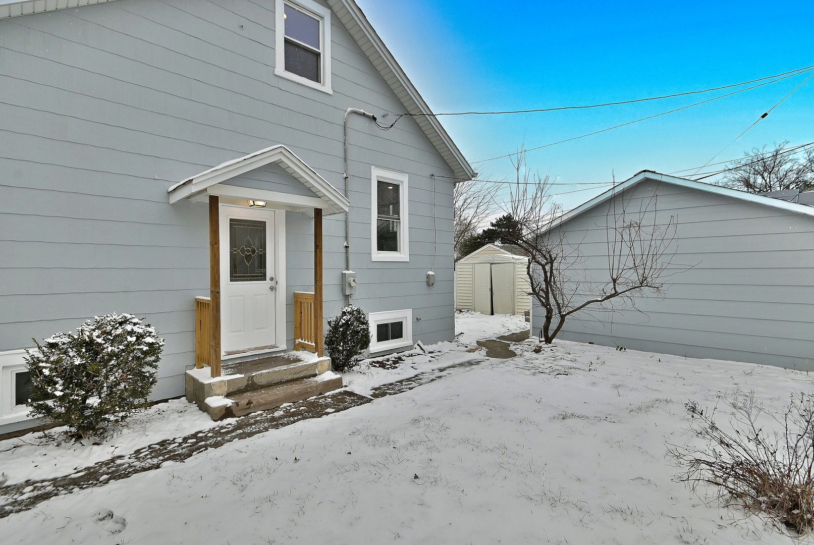 9016 Southview Avenue Brookfield, IL 60513 - Photo 11 of 45 a house view with a outdoor space