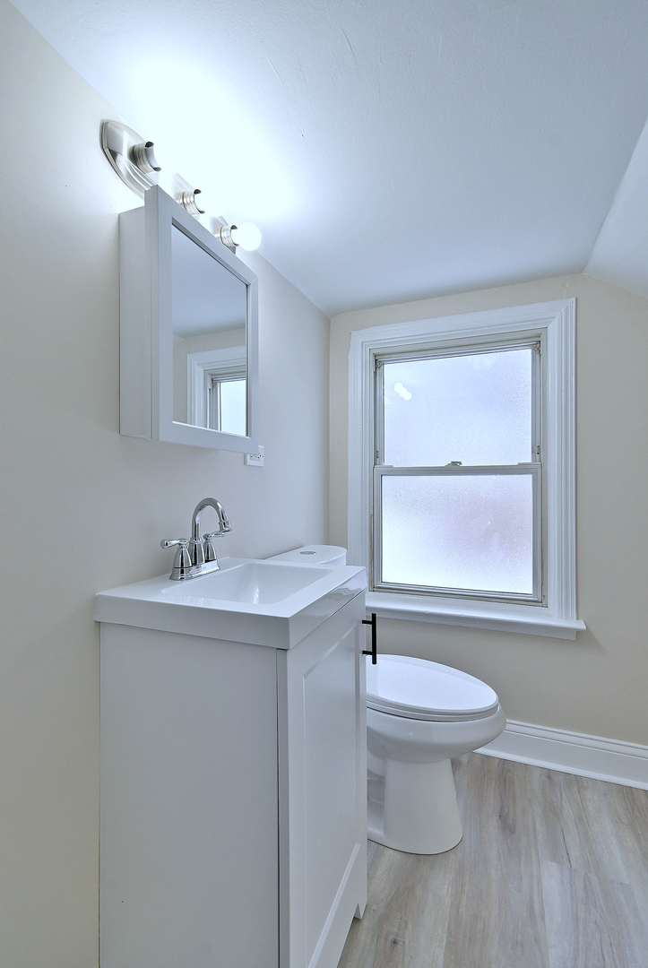 9016 Southview Avenue Brookfield, IL 60513 - Photo 39 of 45 a bathroom with a sink a toilet and mirror