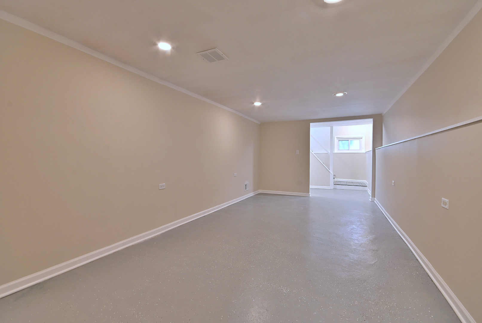 9016 Southview Avenue Brookfield, IL 60513 - Photo 40 of 45 an empty room with windows