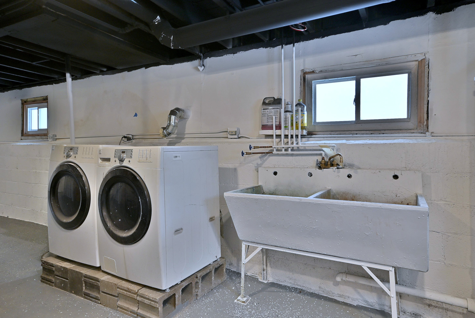 9016 Southview Avenue Brookfield, IL 60513 - Photo 42 of 45 a utility room with cabinets dryer and washer