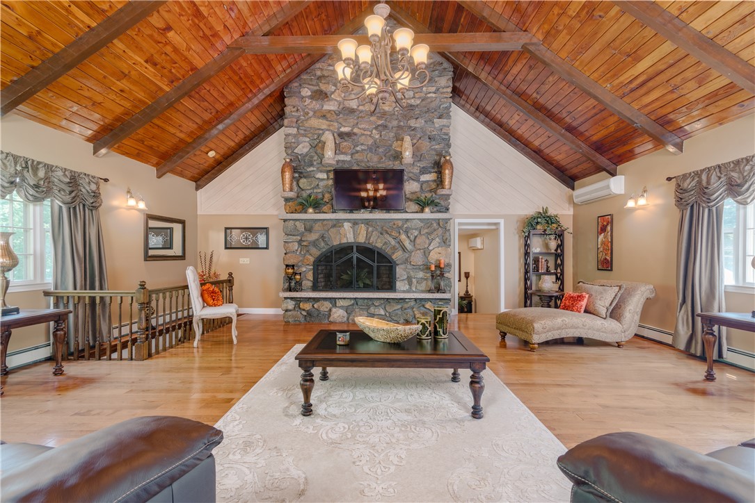 237 Pine Swamp Road Cumberland, RI 02864 - Photo 5 of 44