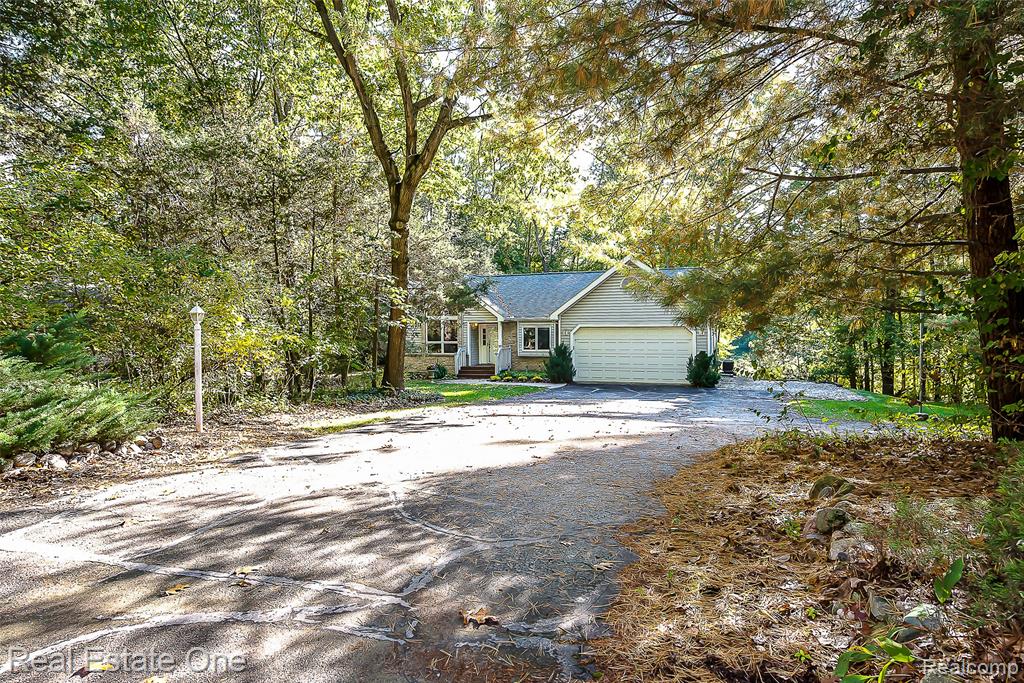 11390 Ridge Road South Lyon, MI 48178 - Photo 5 of 54