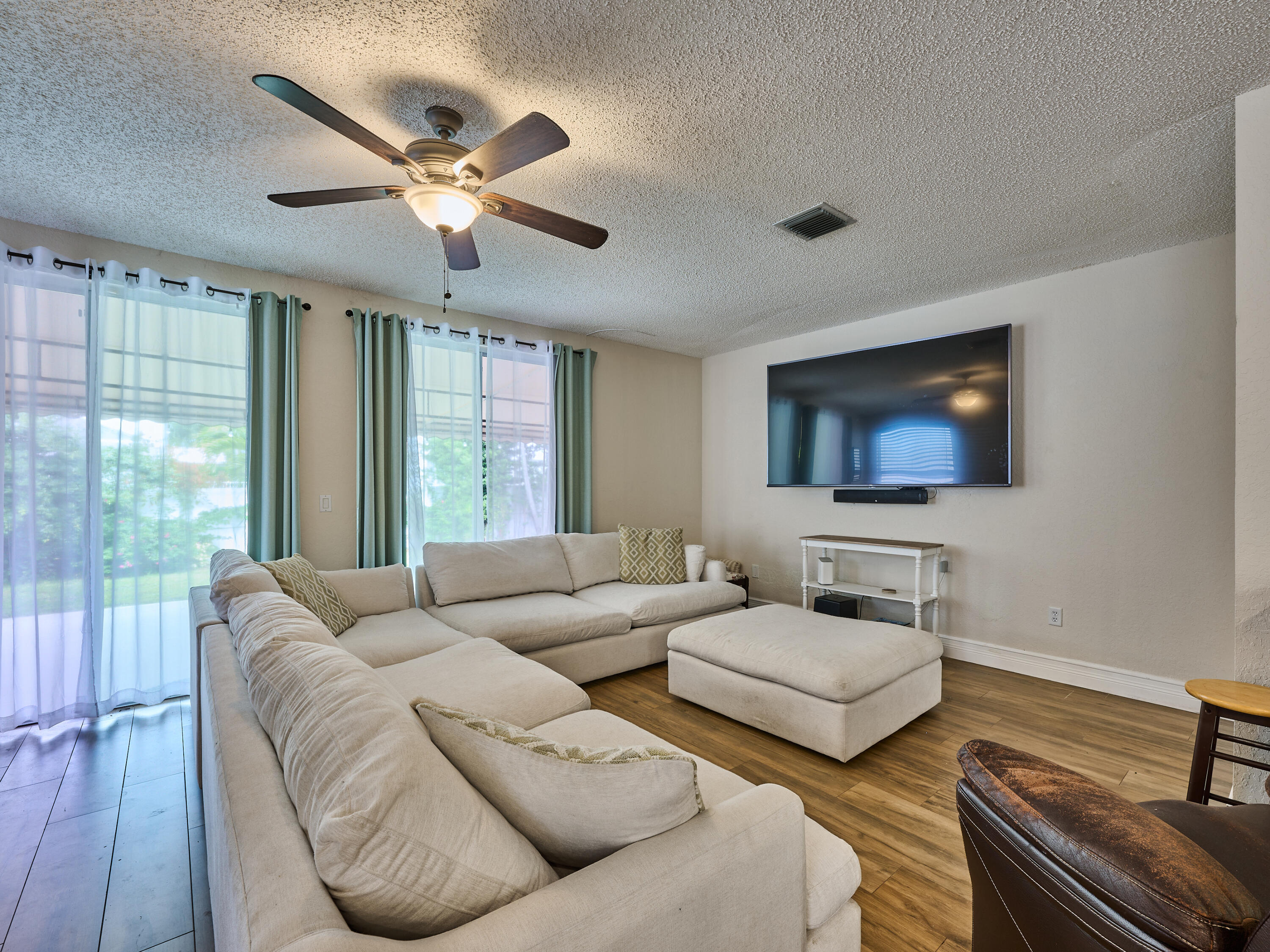 2067 Cezanne Road West Palm Beach, FL 33409 - Photo 13 of 31 C PYL 0030