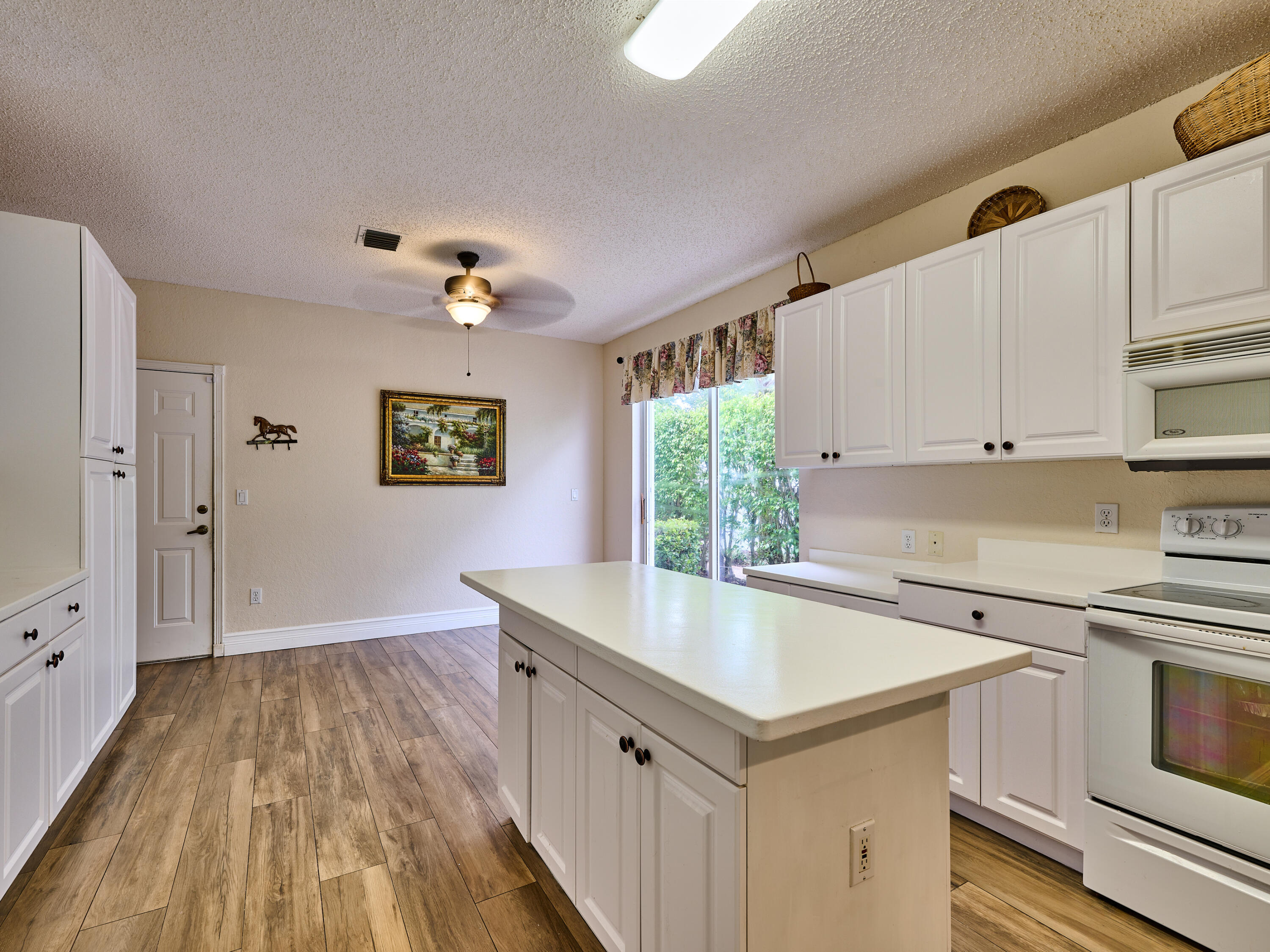 2067 Cezanne Road West Palm Beach, FL 33409 - Photo 7 of 31 C PYL 0020