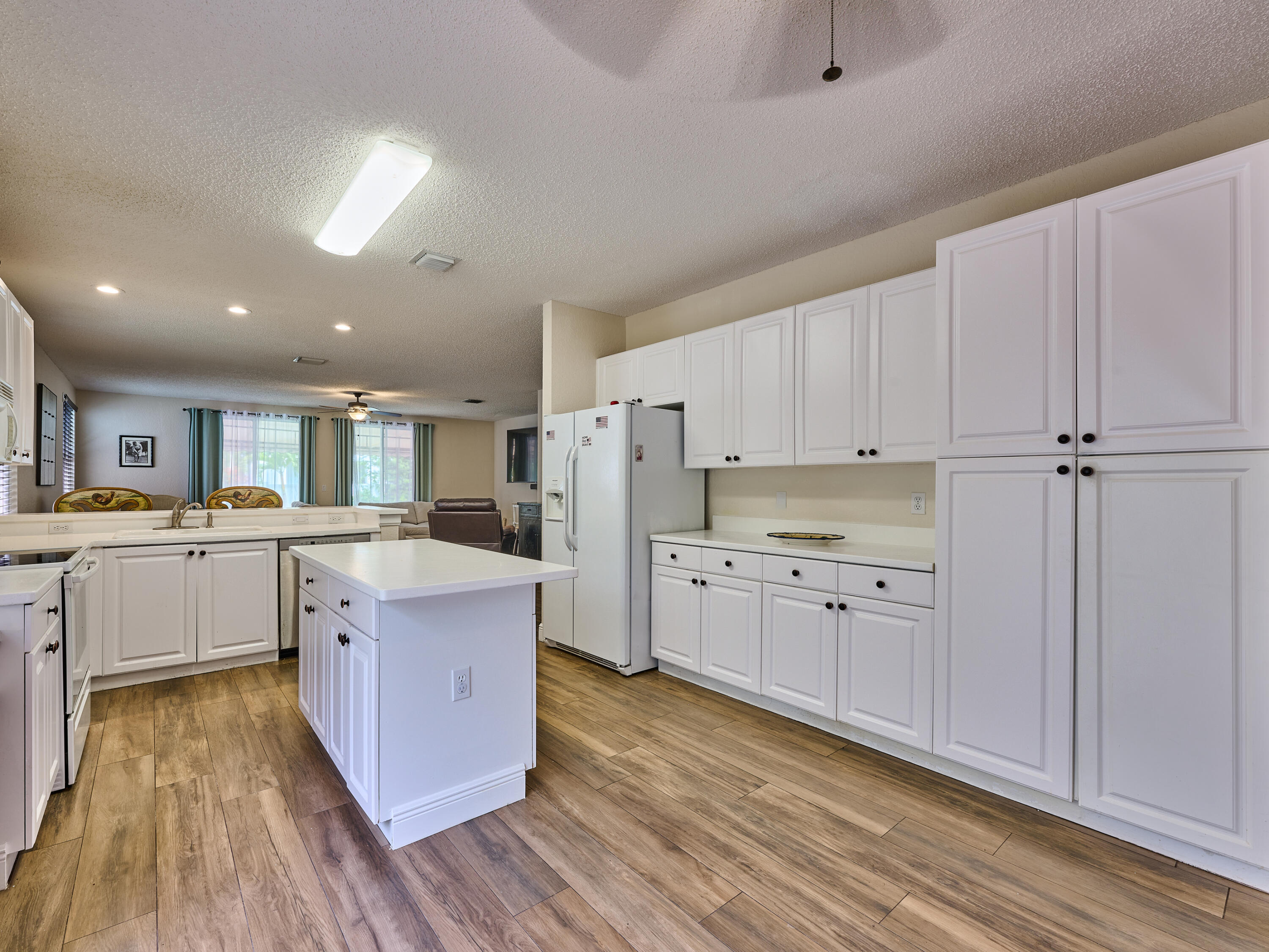 2067 Cezanne Road West Palm Beach, FL 33409 - Photo 9 of 31 C PYL 0023