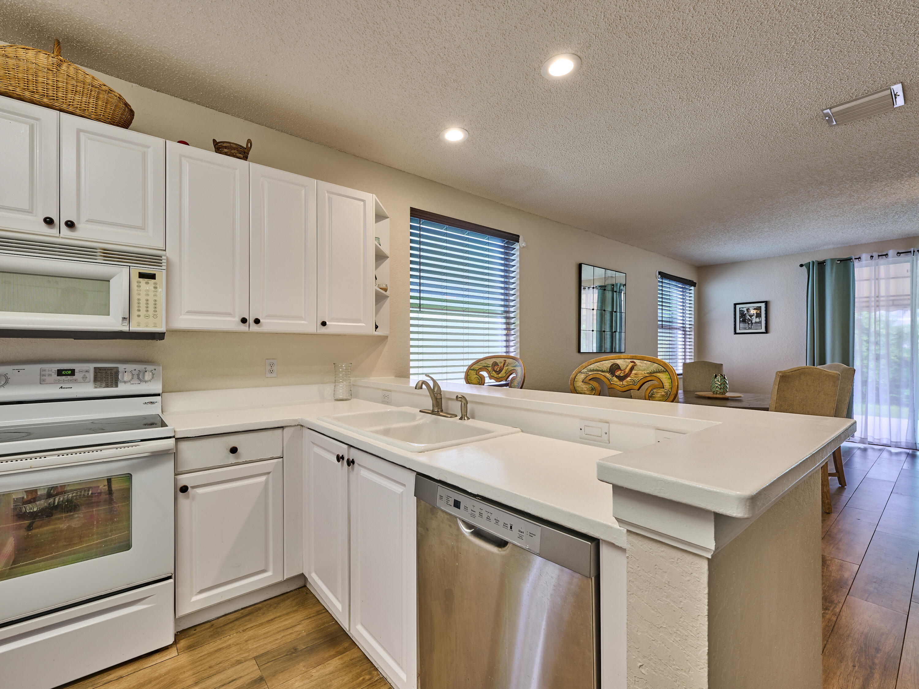 2067 Cezanne Road West Palm Beach, FL 33409 - Photo 10 of 31 C PYL 0024