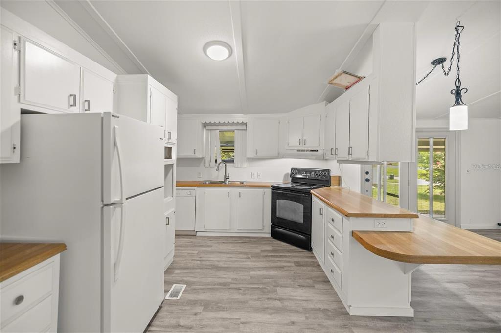5621 Southwest 64th Lane Road Ocala, FL 34474 - Photo 10 of 24 Gallery Image 10